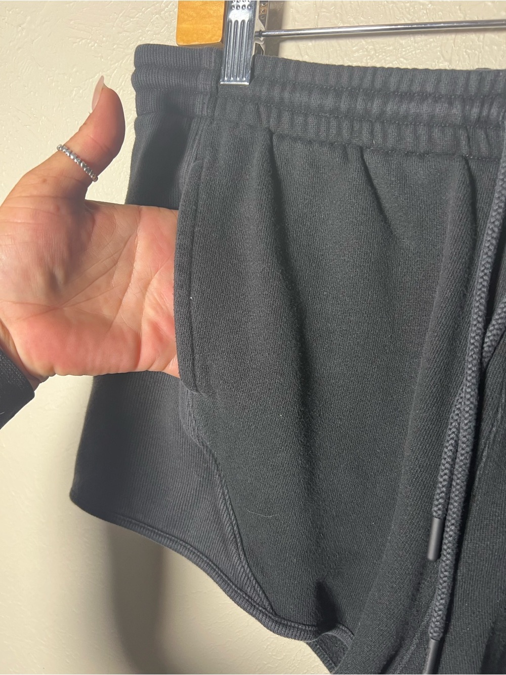 Vs Like New Black Shorts - Picture 2 of 4
